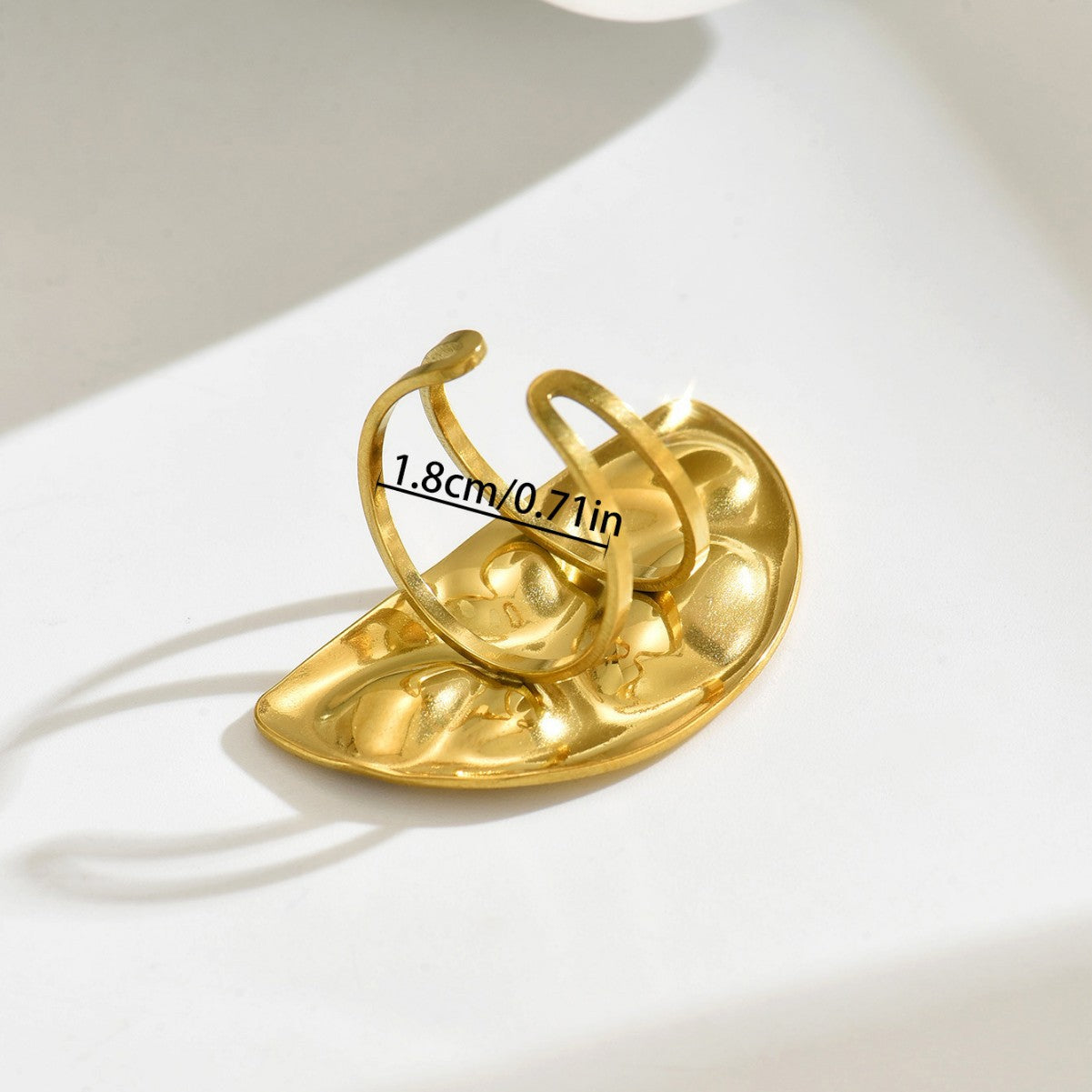 Anello aperto regolabile da donna a forma di cuore geometrico in lega di zinco con finitura placcata
