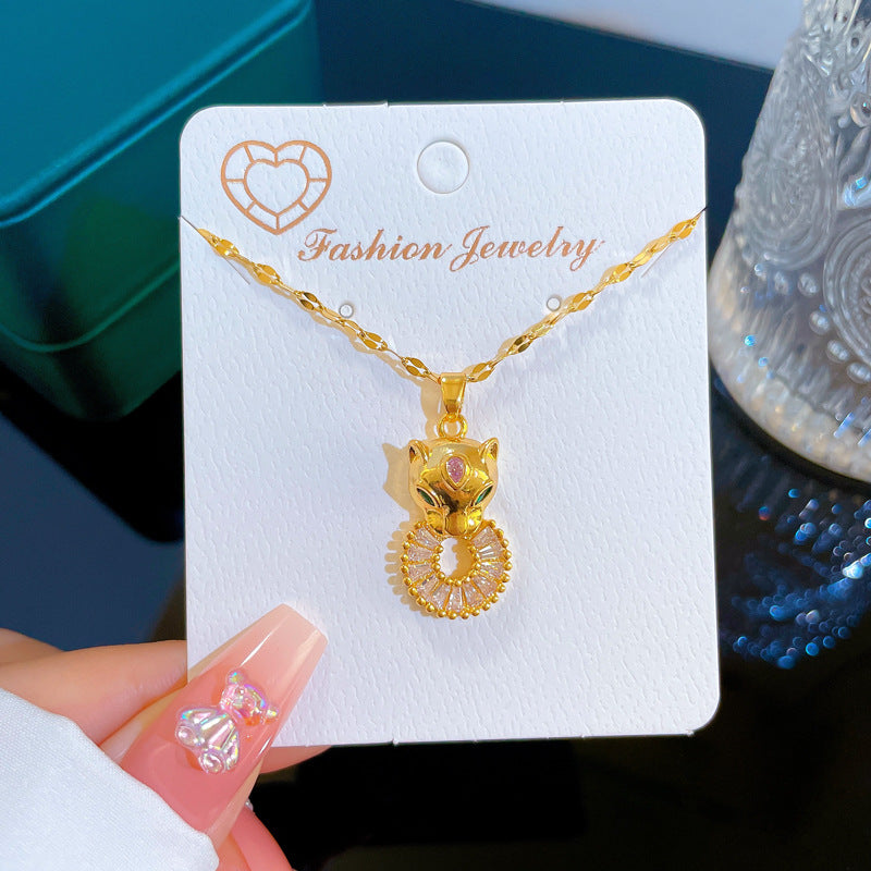 Collana con Pendente Minimalista a Testa di Leopardo in Acciaio al Titanio con Intarsio di Strass, Design Geometrico per Donna e Uomo