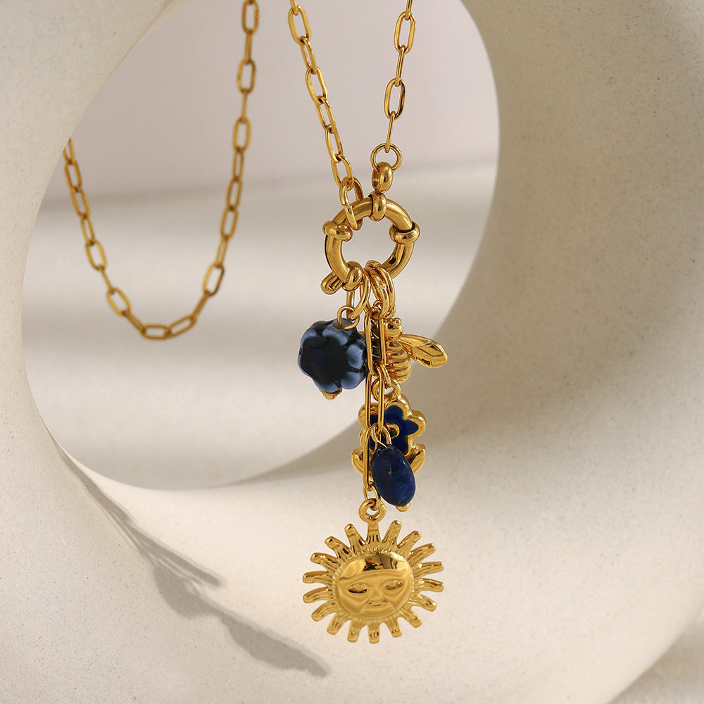 Collana da donna minimalista geometrica in acciaio inossidabile placcato oro 18 carati con ciondolo a forma di sole e ape