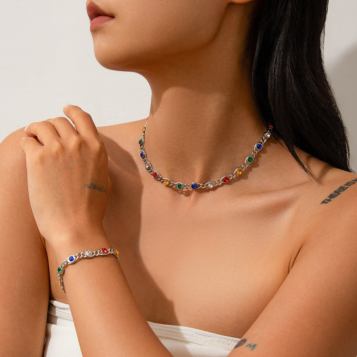 Collar con colgante de diamantes de imitación geométrico, dulce y atrevido, minimalista para mujer, con dije de aleación chapado y cadena entrelazada