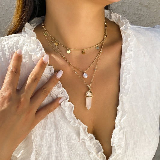 Collana Pendente Geometrica Minimalista con Pendente in Lega, Struttura in Resina, Design a Strati con Nappa e Perline Simil-Cristallo
