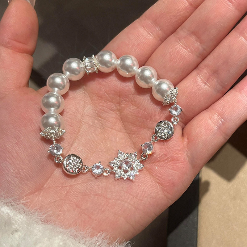 Pulsera elegante de perlas con diseño floral francés y detalles de circonia, brazalete minimalista de lujo con abalorios para mujer