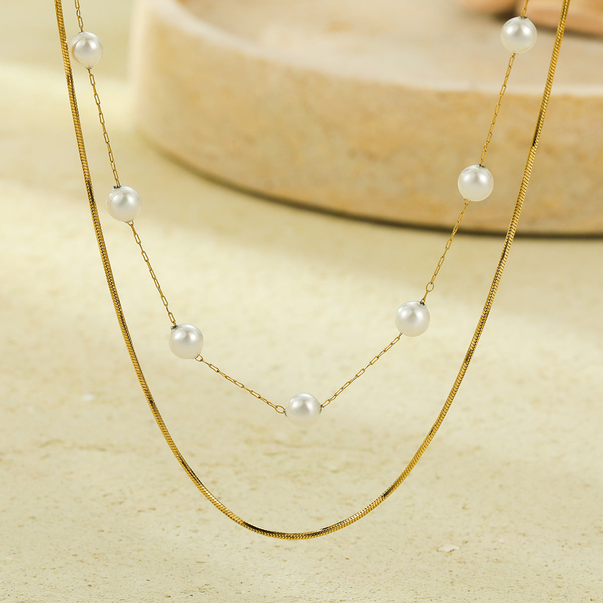 Elegante collar minimalista de cadena de serpiente de acero inoxidable para mujer con acabado chapado y elegante diseño para llevar en capas