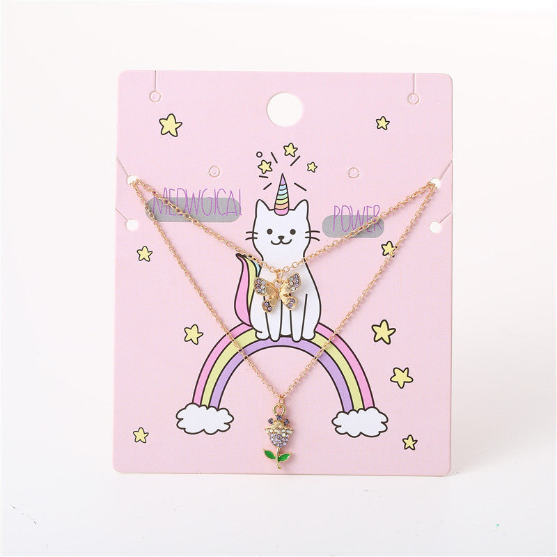 Elegante Collana con Ciondolo a Farfalla e Rosa Floreale per Bambini, Collana Multistrato in Lega con Intarsio di Strass e Catena a Croce