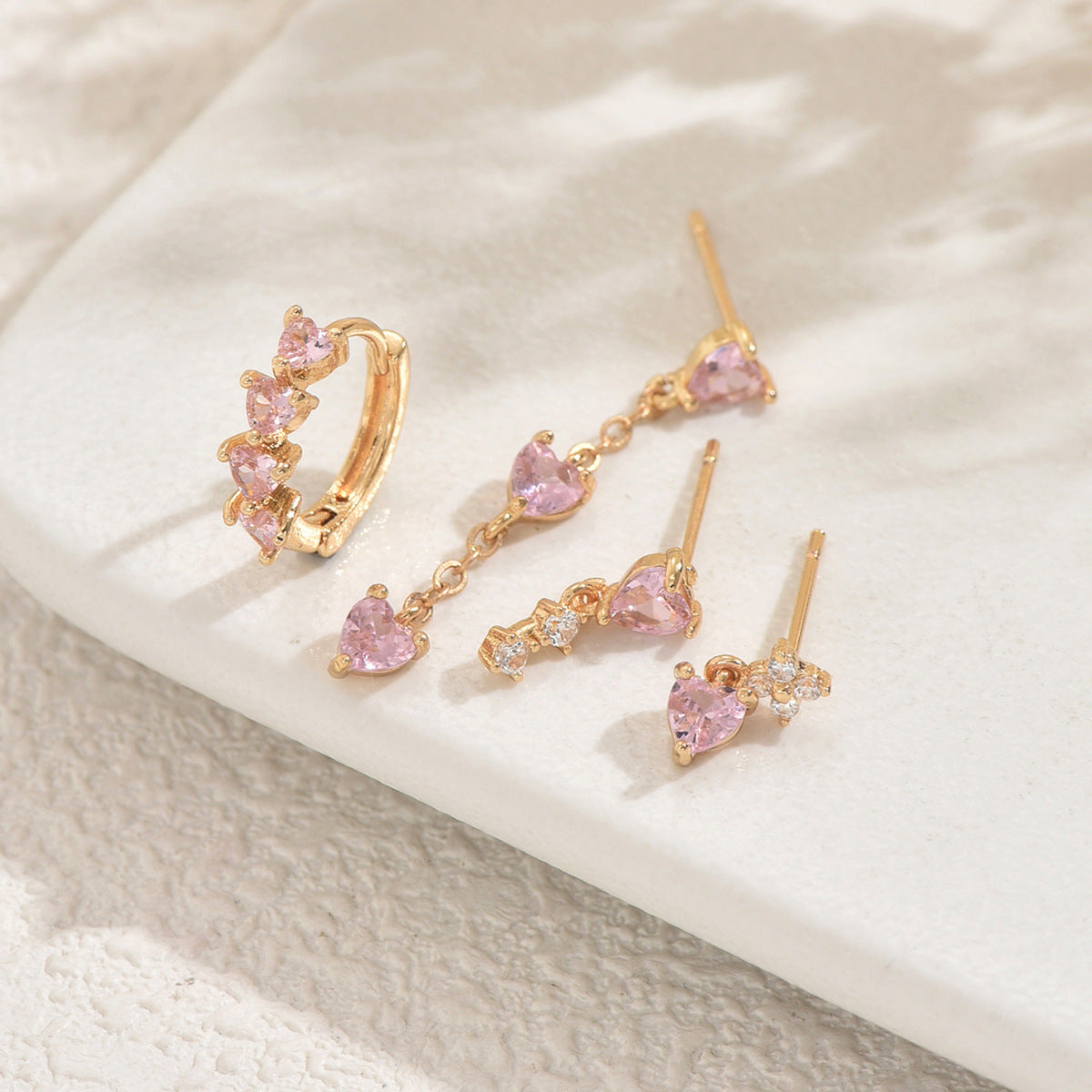 Conjunto de Pendientes Minimalistas de Cobre con Forma de Corazón e Incrustaciones de Circonita para Mujer