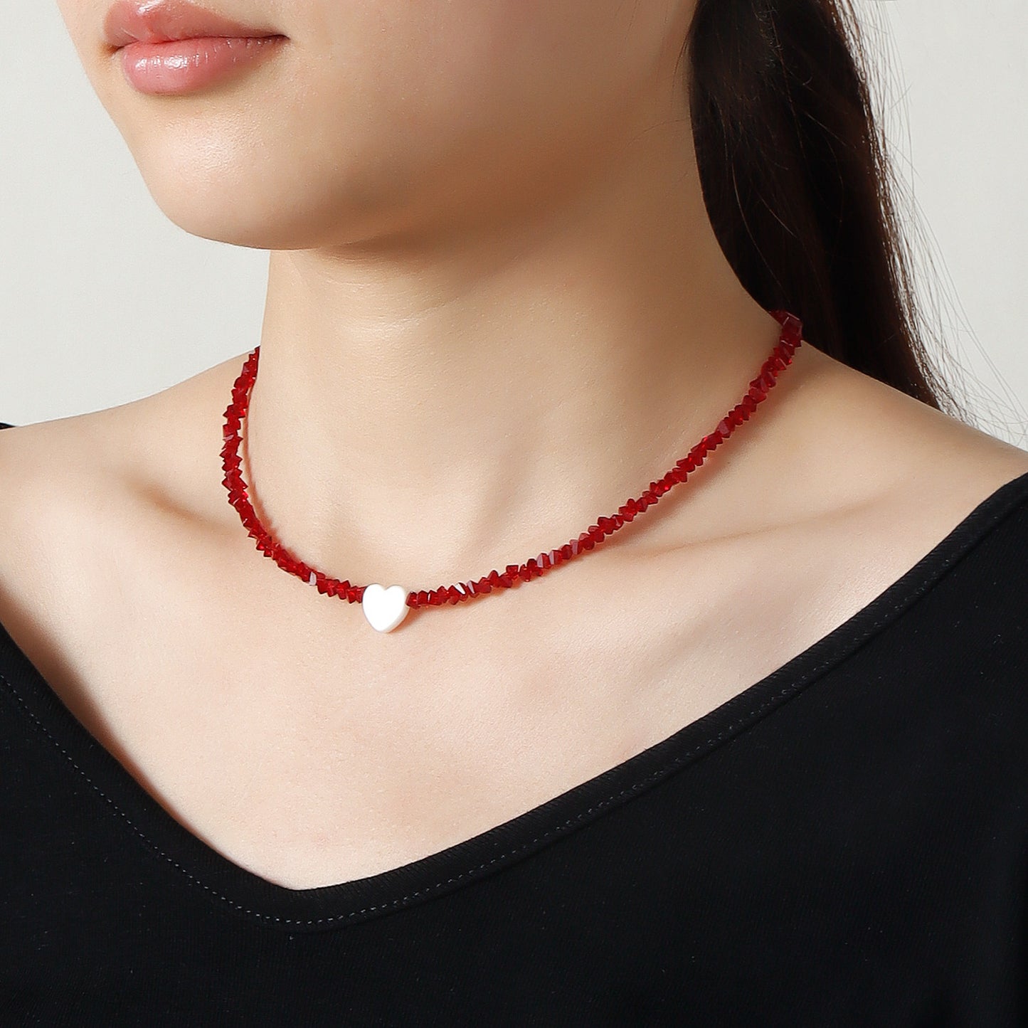 Collar Minimalista de Cuentas de Cristal con Forma de Corazón para Mujer con Colgante de Aleación Chapado en Oro y Delicada Cadena para Clavícula