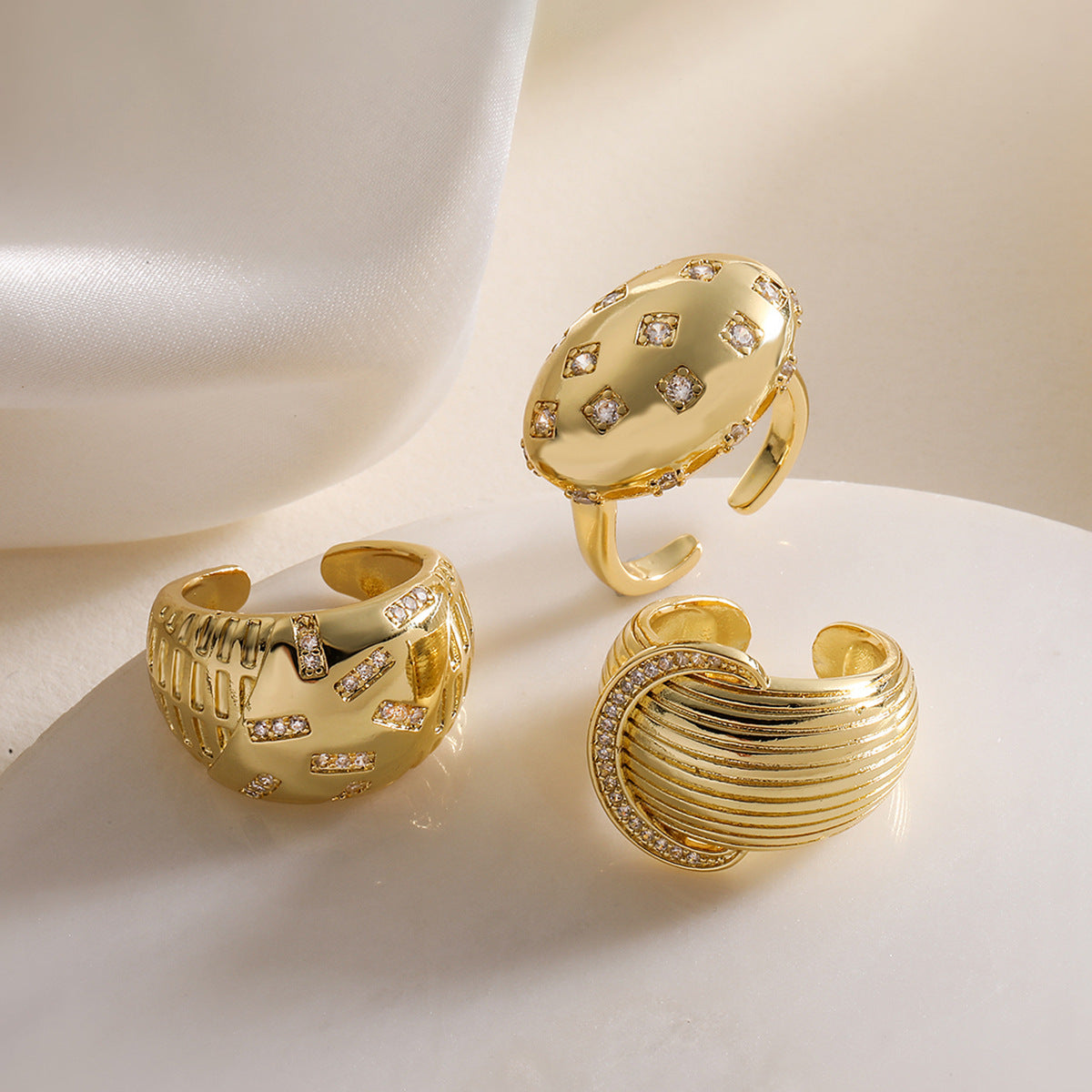 Minimalist Geometric Open Ring for Women Made of Brass with 18K Gold Plating and Zircon Inlay