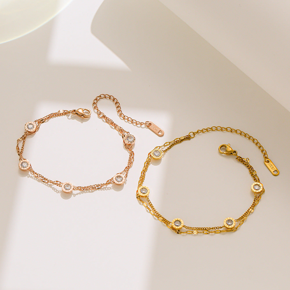 Bracciale minimale geometrico in acciaio al titanio con placcatura in oro rosa e singolo strass per donna