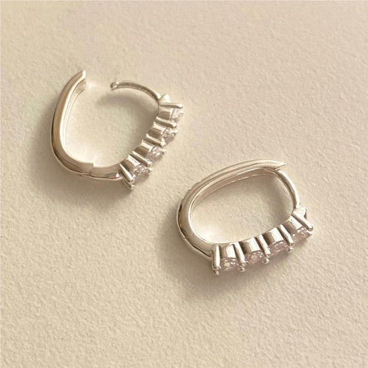 Pendientes minimalistas de letras geométricas con incrustaciones de diamantes de imitación en plata de ley 925
