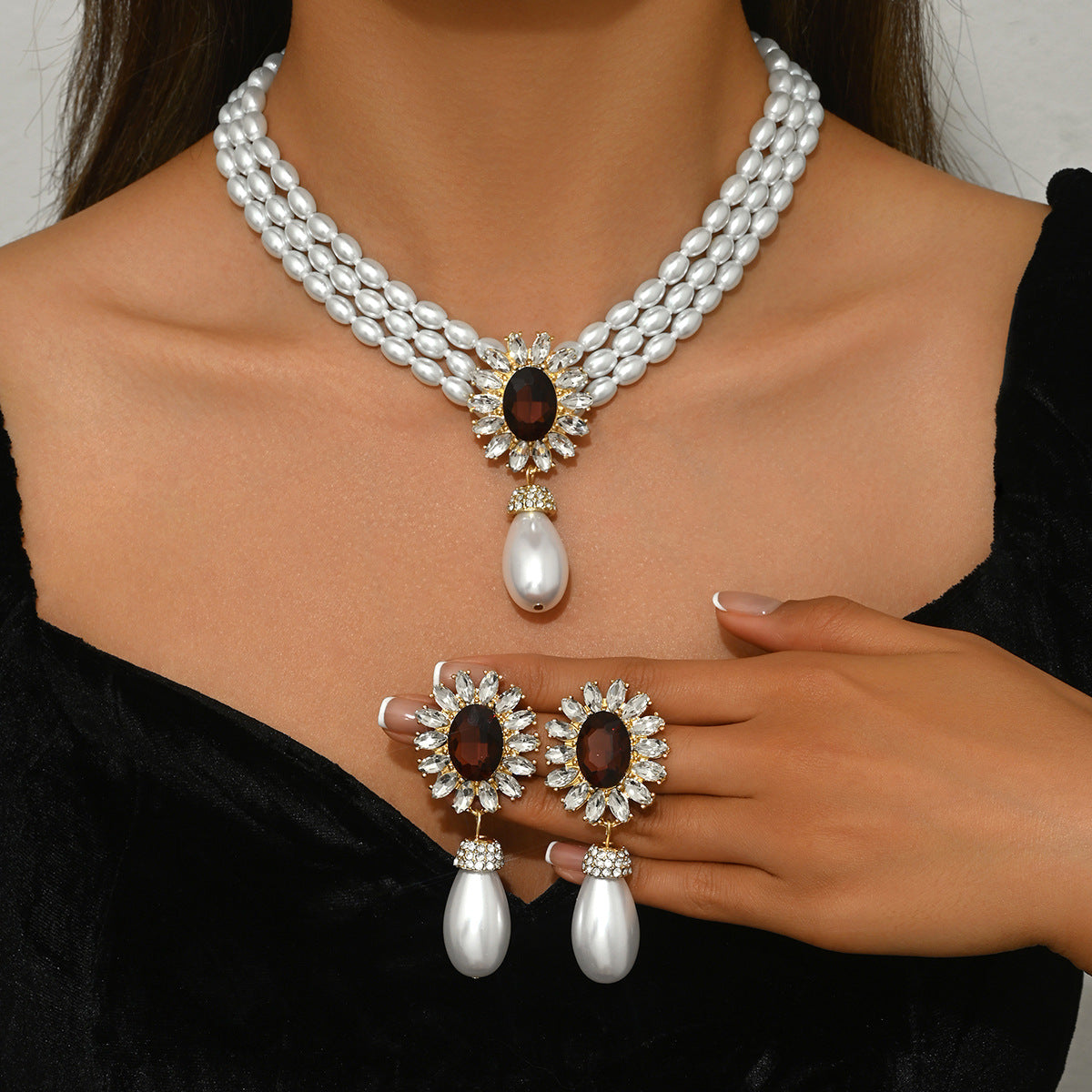 Juego de collar y pendientes de perlas de lujo geométricos para mujer con incrustaciones de cristal, cadena de clavícula de varias capas