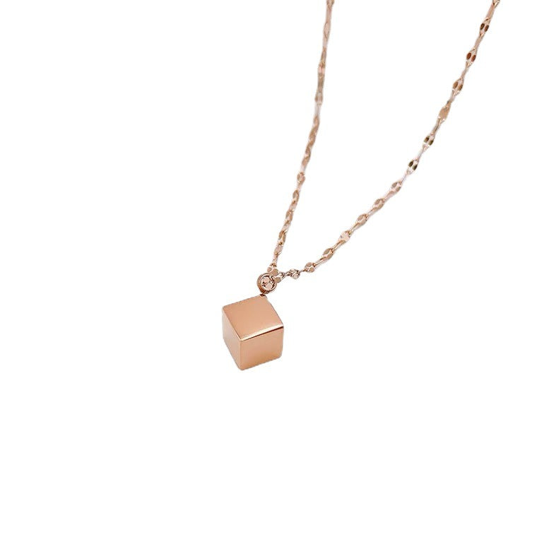 Collana a sospensione geometrica quadrata minimalista da donna in acciaio al titanio con catena a serpente placcata in oro