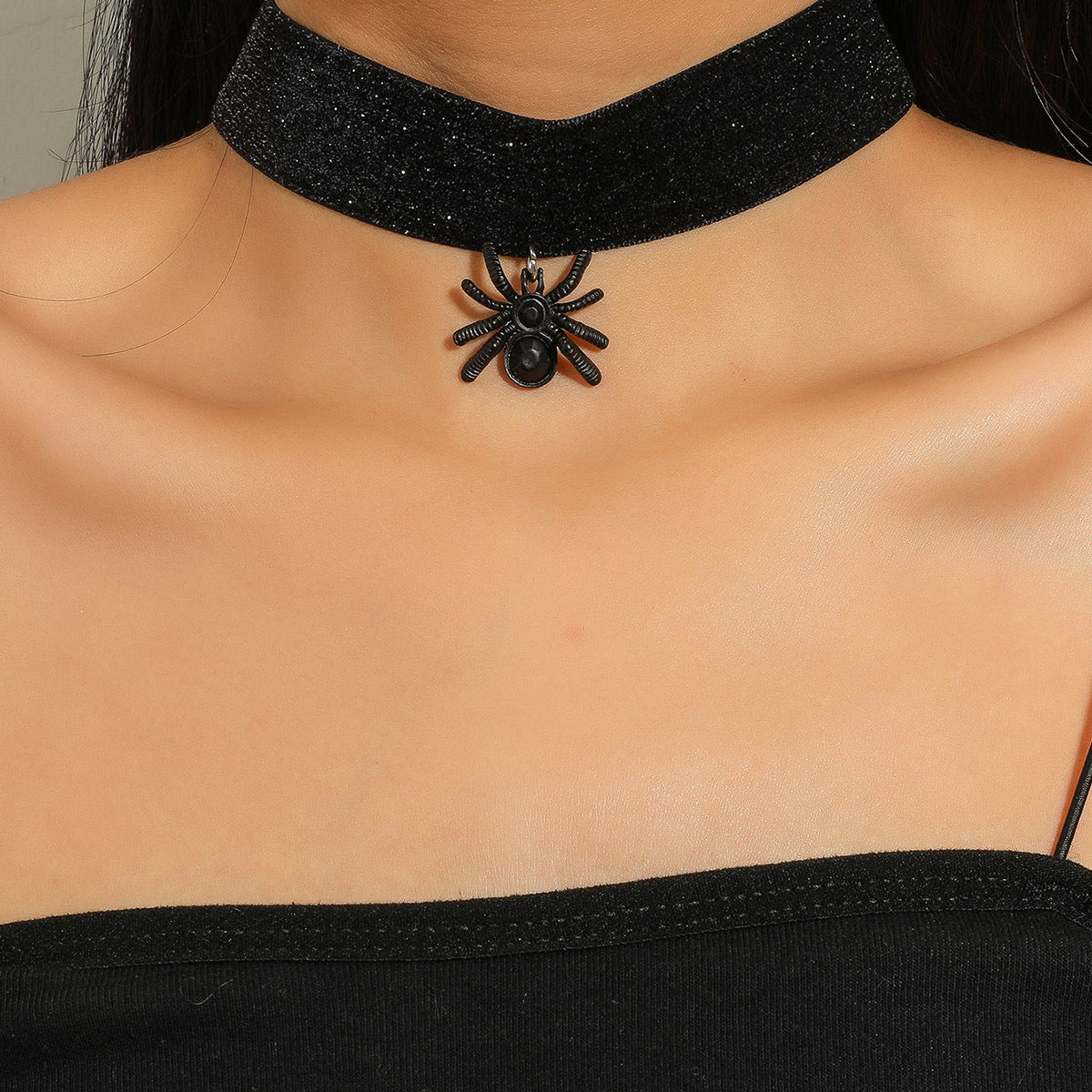 Pendientes llamativos góticos con araña en aleación con acabado galvanizado para estilo punk de Halloween