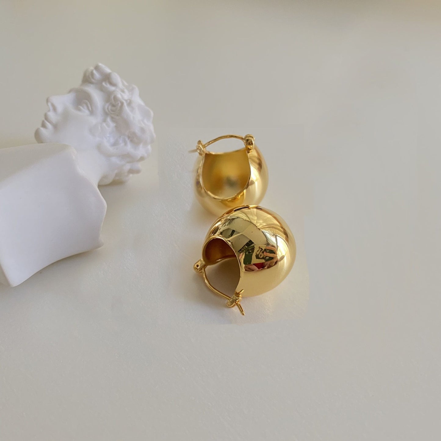 Orecchini a perno geometrici irregolari elettroplaccati di lusso da donna con perni in acciaio