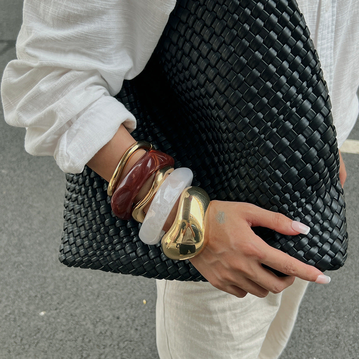 Fashionable Geometric Oval Translucent Resin Plated Alloy Bracelet