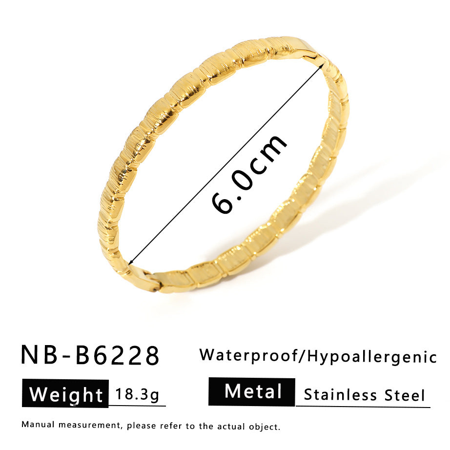 Bracciale Minimalista da Donna a Giunzione di Bambù Stellata in Acciaio Inossidabile con Placcatura Sottovuoto in Oro 18K Design Geometrico