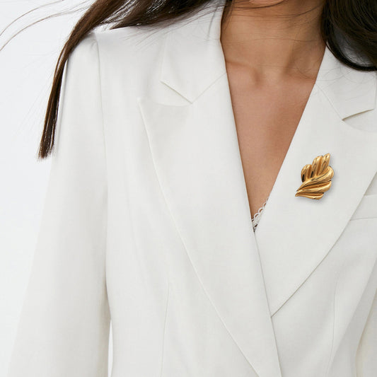 Elegant Leaf-Shaped Stainless Steel Brooch with Plating Finish for Women Fashionable Office Wear Accessory
