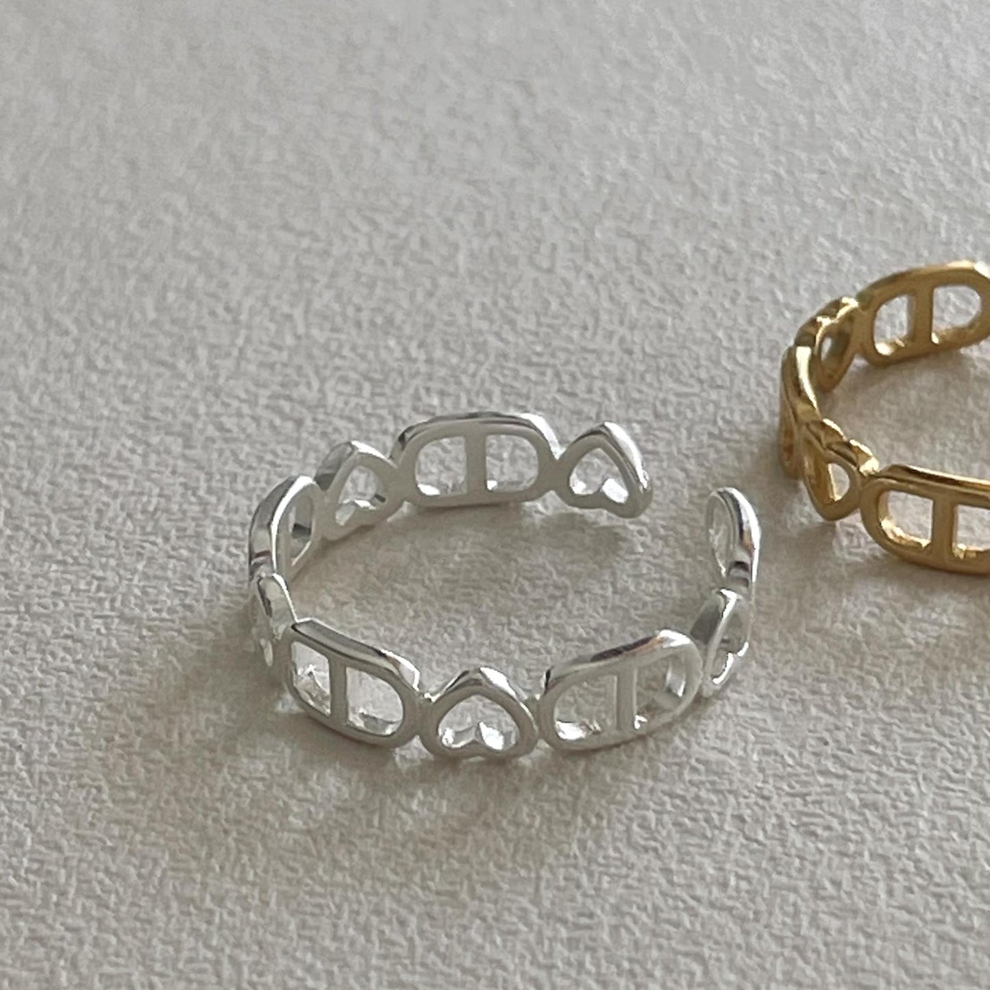 Anillo abierto de plata de ley 925 con diseño de línea geométrica y forma de corazón minimalista para mujer