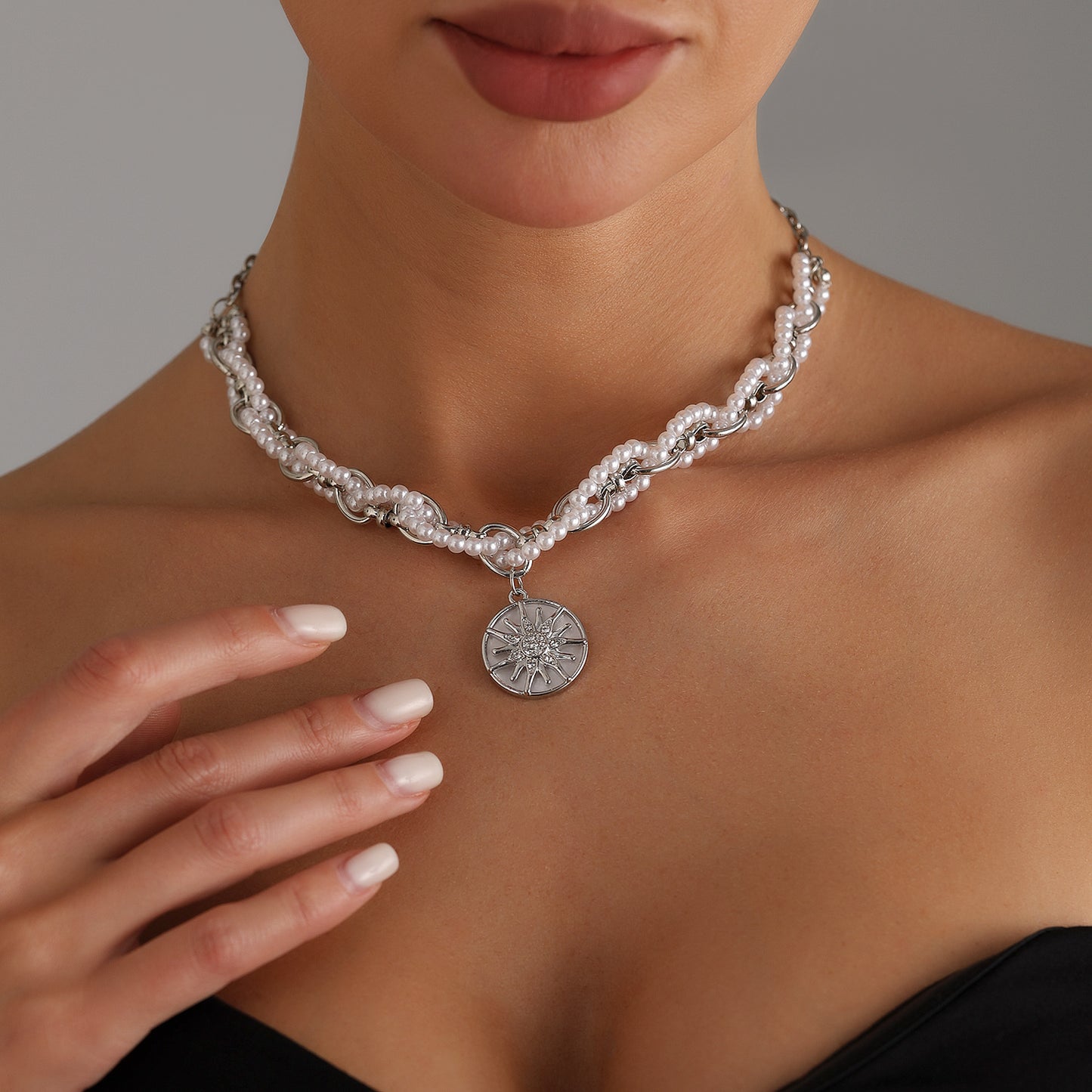 Collar con colgante de estrella geométrica de aleación con acabado galvanizado para mujer - Delicada cadena para clavícula y cadena para suéter
