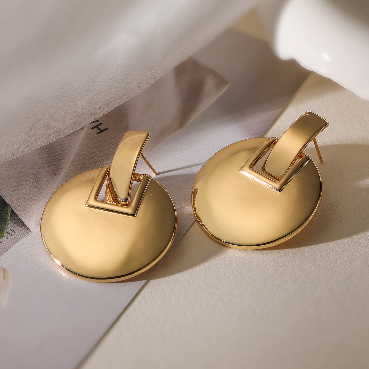 Orecchini in rame geometrici con placcatura in oro vero da donna, orecchini in metallo di tendenza di ispirazione vintage dal design irregolare