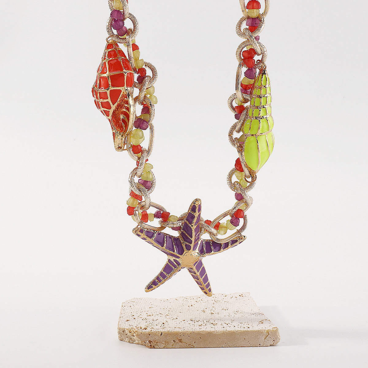 Collar con colgante de estrella de mar y conchas geométricas dulce y atrevido para mujer con acabado enchapado en aleación e incrustaciones de resina