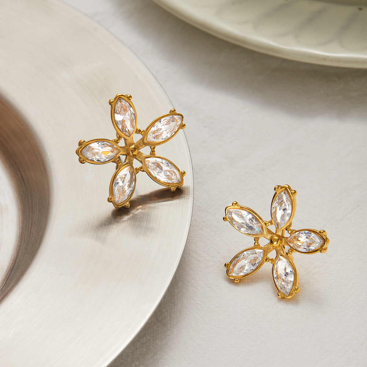 Orecchini a Perno da Donna in Acciaio Inossidabile Geometrici Floreali Minimalisti con Intarsio di Strass