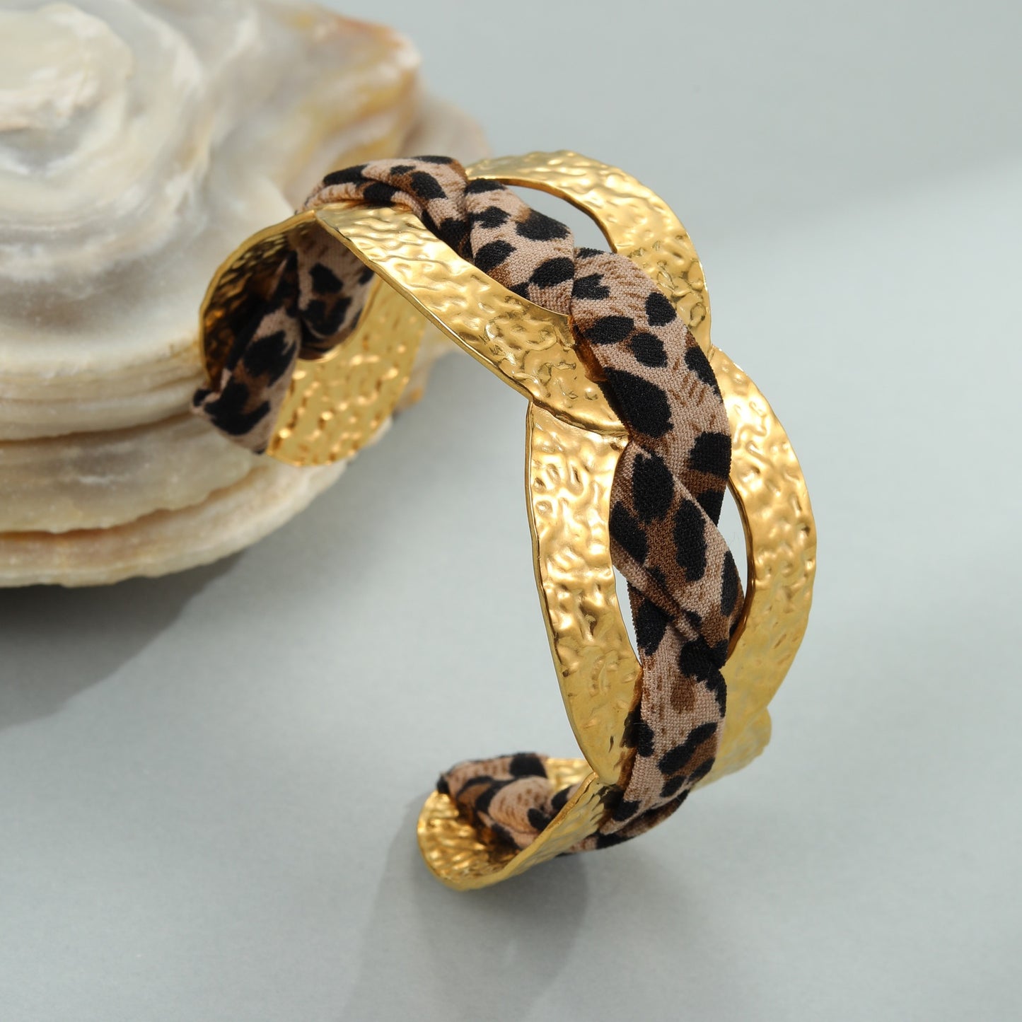 Fashionable Geometric Stainless Steel Bracelet with 18K Gold Plating Wide Cuff Statement Bracelet for Women