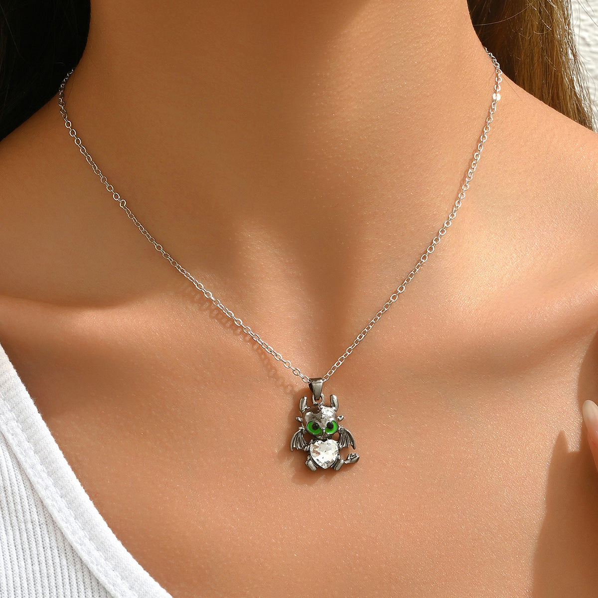 Collana con Ciondolo Bambola Demoniaca in Stile Gotico Scuro con Intarsi in Zircone in Rame, Design Geometrico a Forma di Cuore, Collana Lunga Unisex