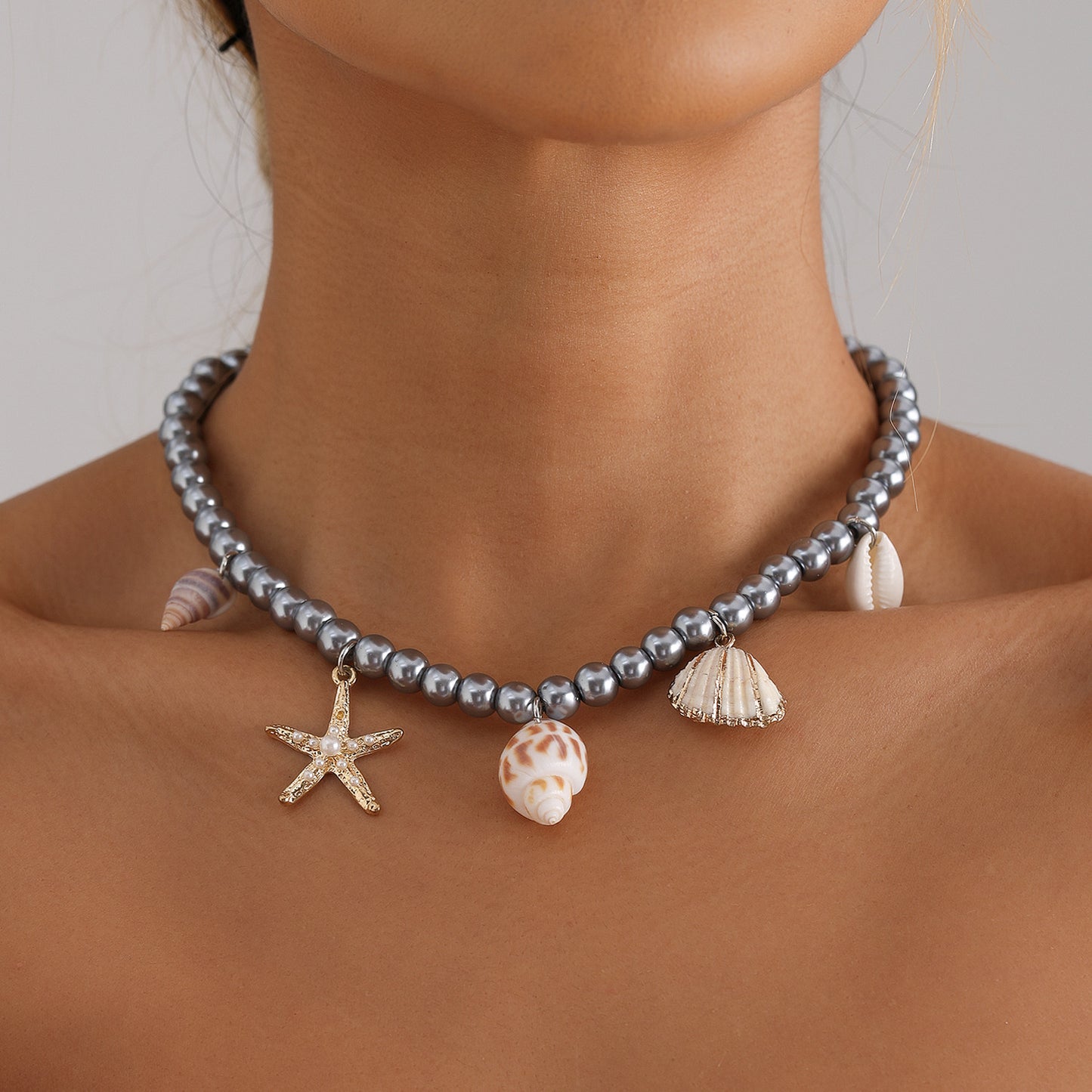 Bohemian Seashell and Star Pendant Necklace for Women with Alloy Material and Plated Finish on Clavicle Chain