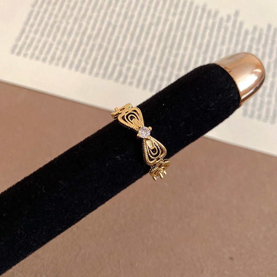 Anello da donna in rame placcato oro a forma geometrica in stile esotico con intarsio di zirconi