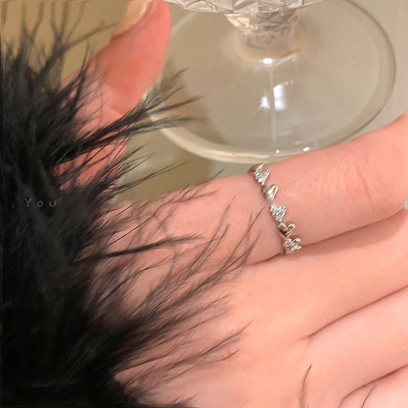 Anillo de círculo abierto geométrico vintage en cobre con acabado esmaltado e incrustación de circonita