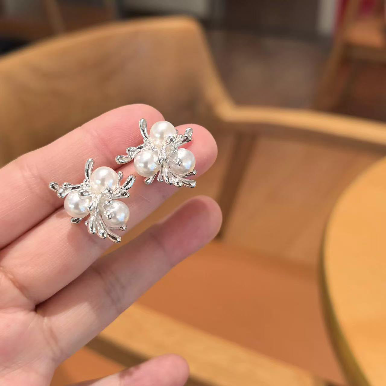 Pendientes de perlas geométricos para mujer con detalles de circonitas, postes de acero galvanizado, estilo retro lujoso y elegante para otoño e invierno