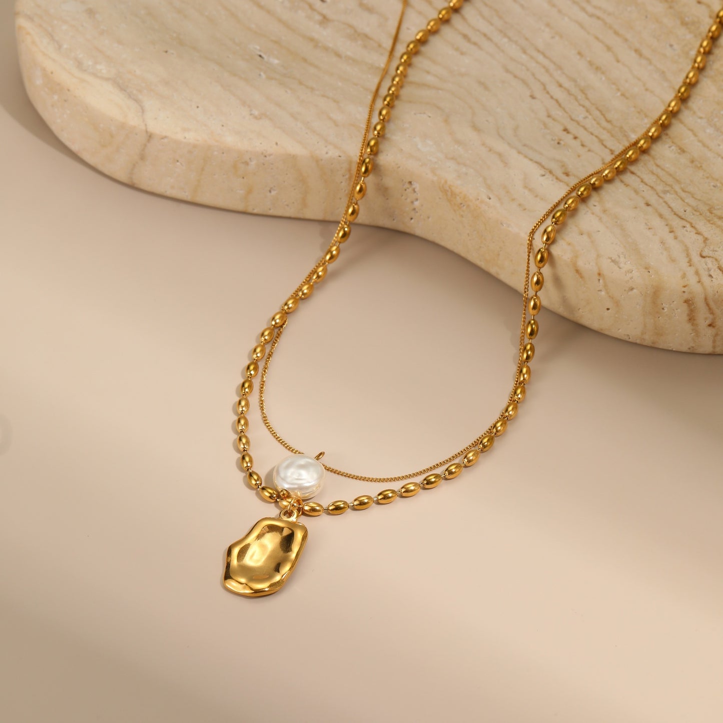 Collar de Acero Inoxidable Minimalista Geométrico de Moda con Baño de Oro de 18K y Perla Barroca para Mujer