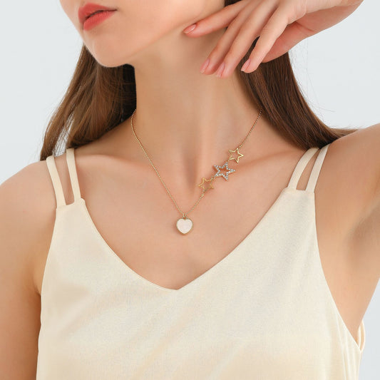 Collana con ciondolo a forma di cuore monostrato minimalista effetto madreperla, con charm a stella tempestato di strass e catena in lega placcata oro