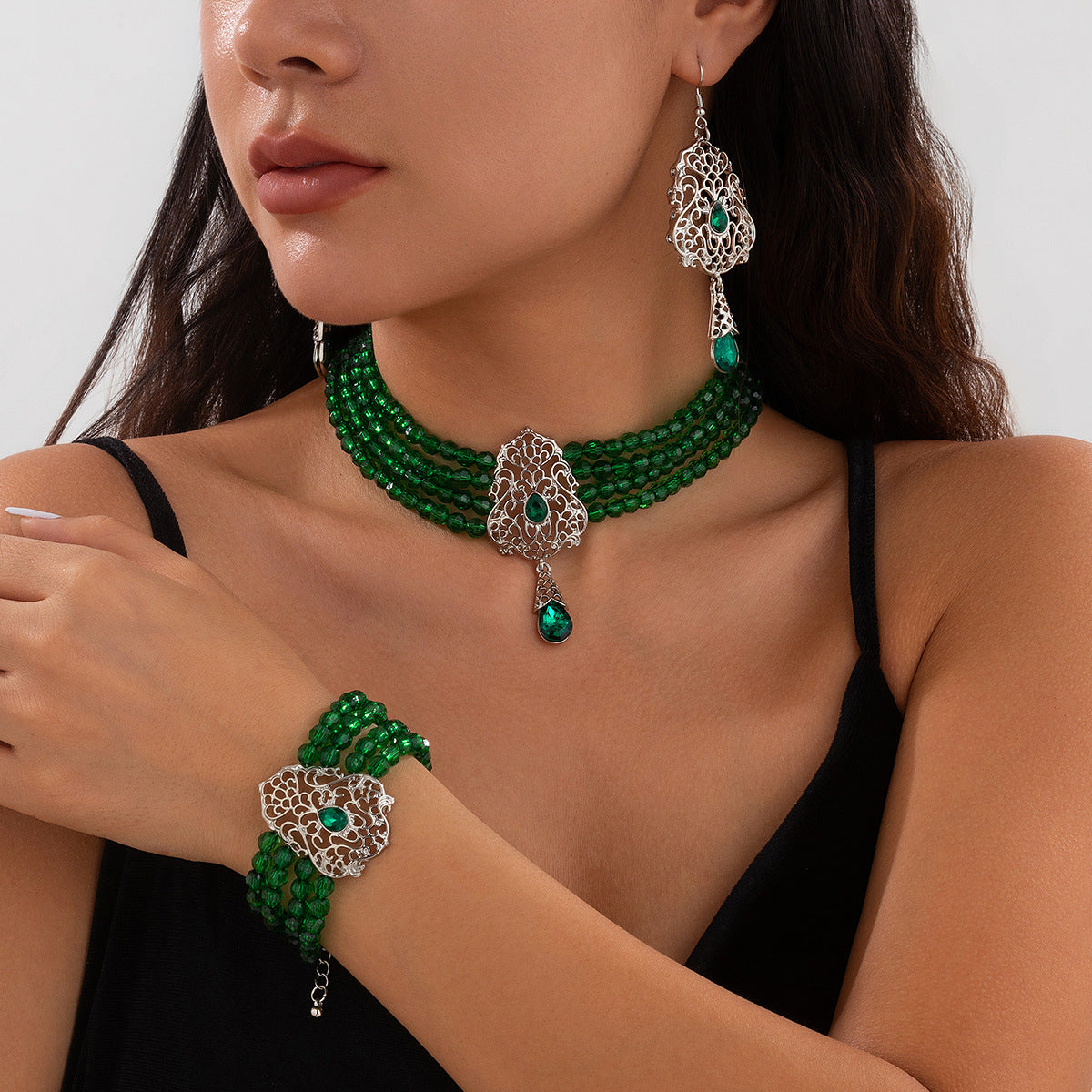 Vintage French-Style Floral and Teardrop-Shaped Alloy Choker Necklace with Crystal Accents and Tassel Details for Women