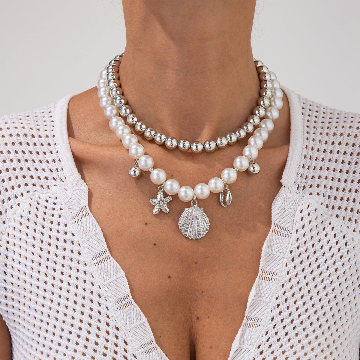 Collana da donna con ciondolo a stella in lega stile vacanza minimalista, finitura galvanizzata e perline in madreperla