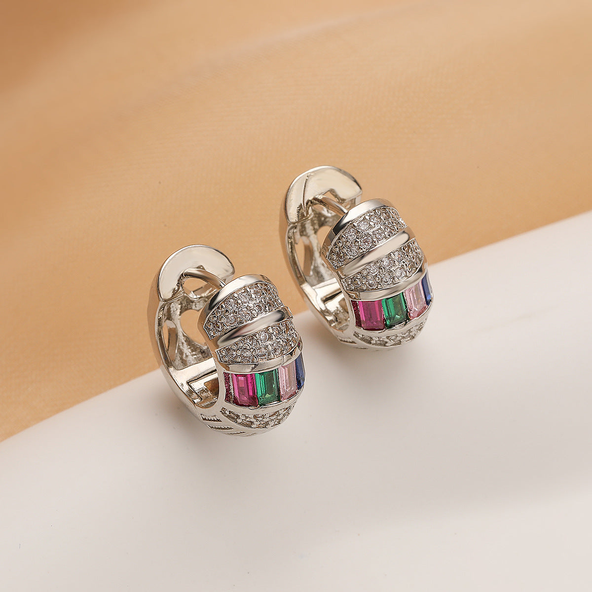 Orecchini Minimalisti Geometrici in Rame Placcato Oro con Zirconi per Donna