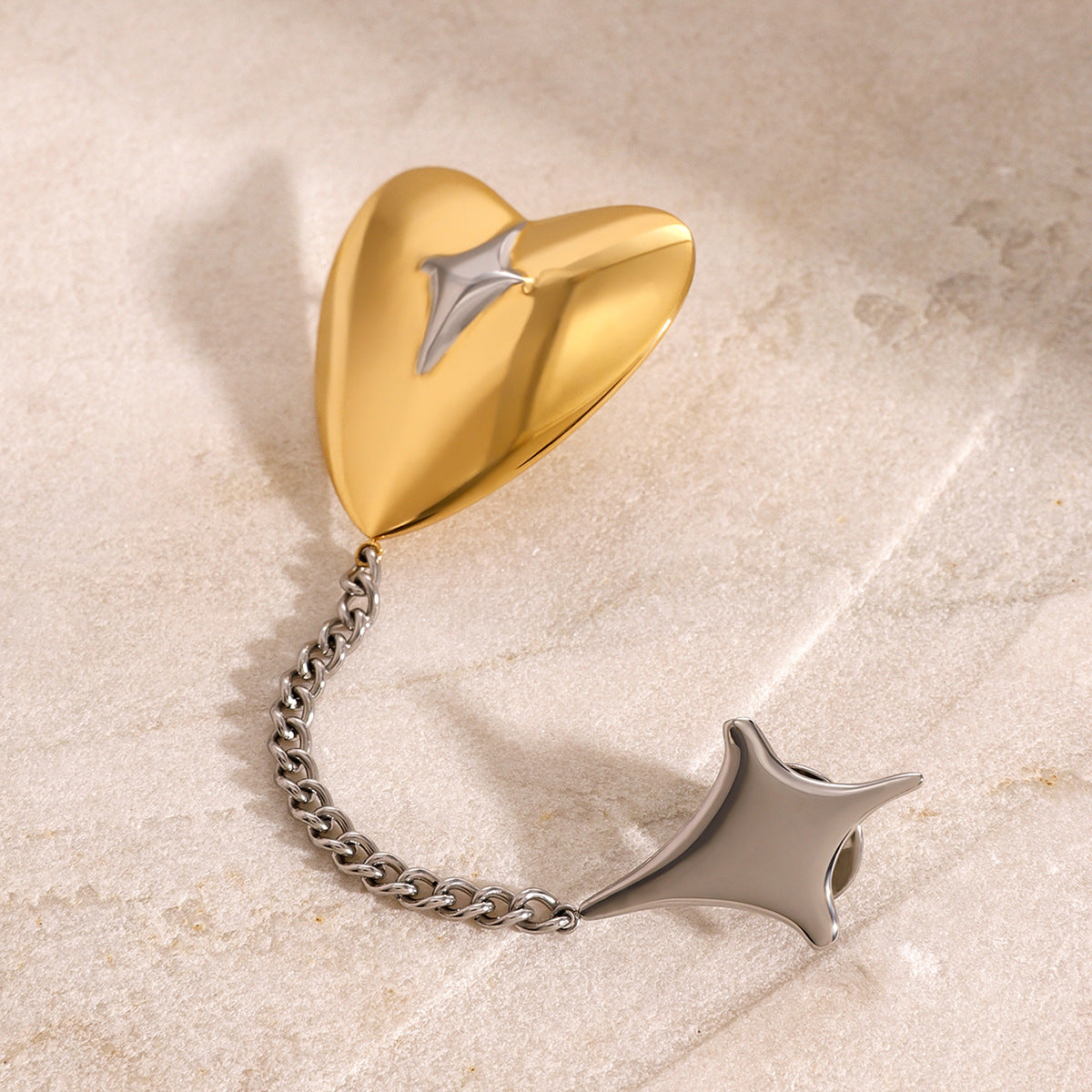 Elegante Broche de Acero Inoxidable con Forma de Corazón y Acabado Bañado para Mujer, Accesorio de Moda con Diseño Geométrico