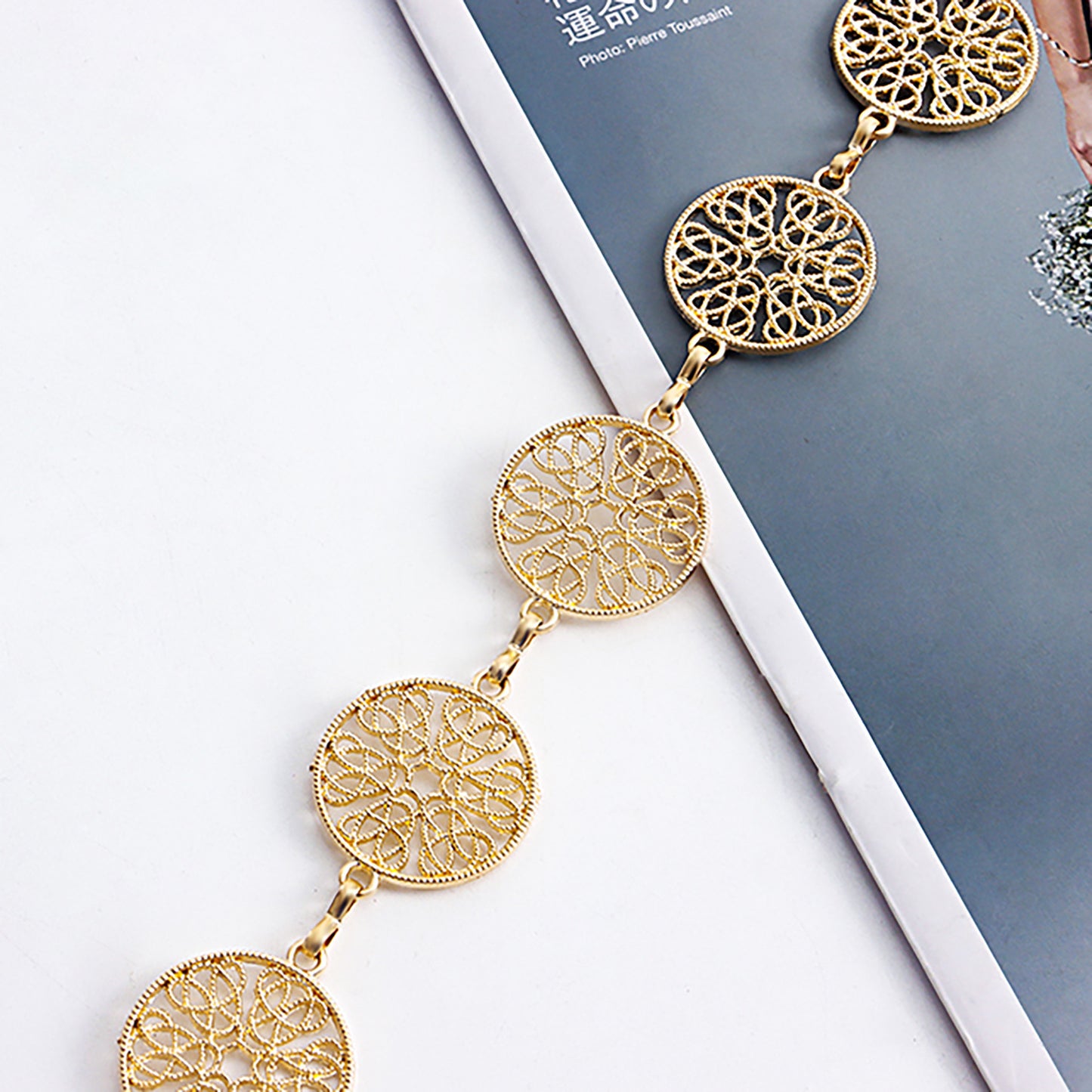 Punk Style Leaf-Shaped Metal Waist Chain for Women with Hook Closure Minimalist Decorative Thin Belt