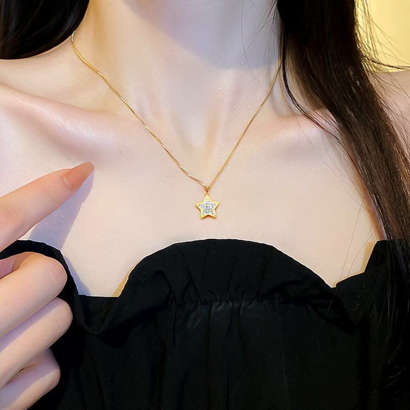Collar minimalista con colgante de estrella de cinco puntas de acero de titanio para mujer, cadena de clavícula chapada en oro con diseño geométrico