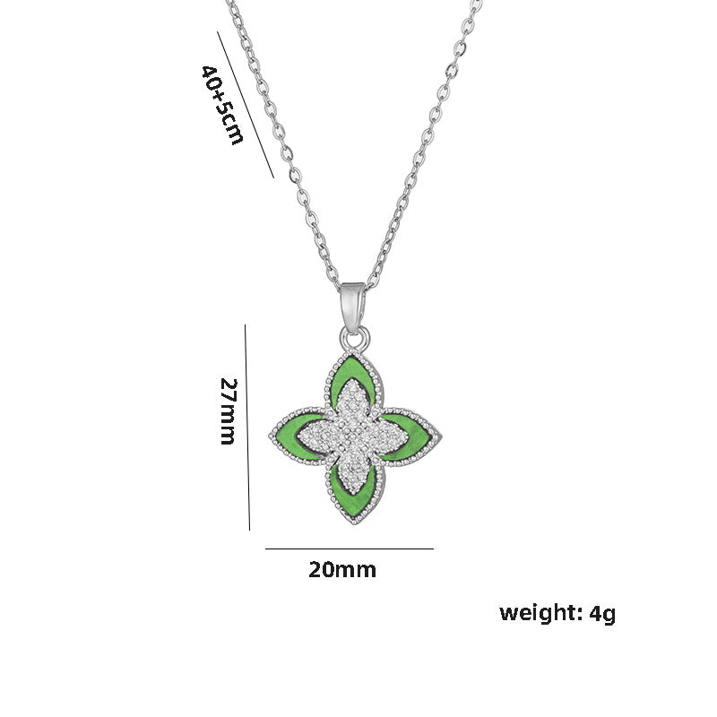 Collar con colgante minimalista de trébol de cuatro hojas para mujer en acero de titanio con incrustaciones de pedrería y acabado pulido en cadena ondulada