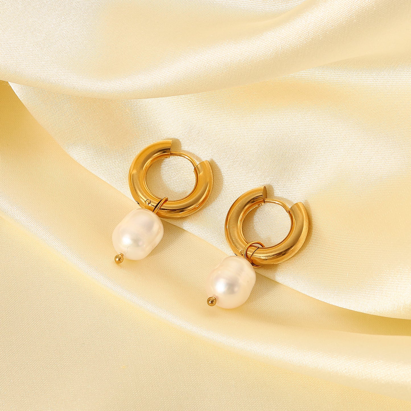 Pendientes Geométricos Minimalistas de Acero Inoxidable con Baño de Oro de 18K y Colgante de Perla Natural de Agua Dulce para Mujer