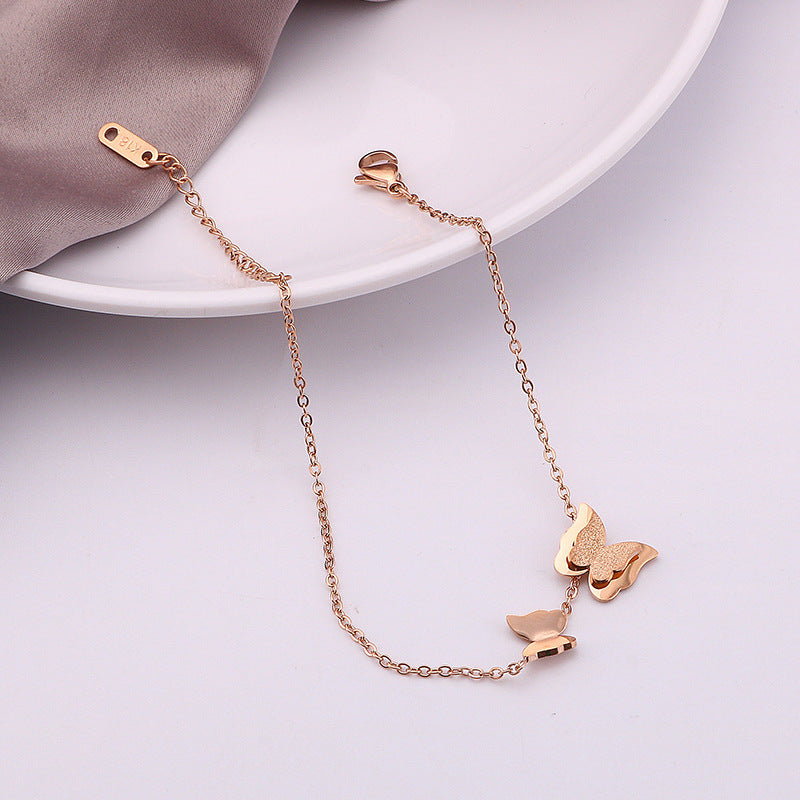 Bracciale da donna in acciaio al titanio a forma di farfalla con finitura opaca e placcatura, accessorio di moda fatto a mano