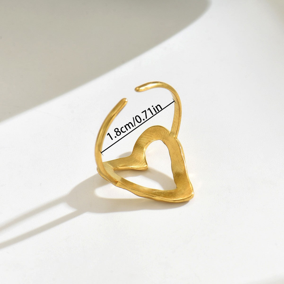 Anillo de Aleación con Corazón Geométrico para Mujer con Acabado Chapado, Accesorio de Moda Minimalista