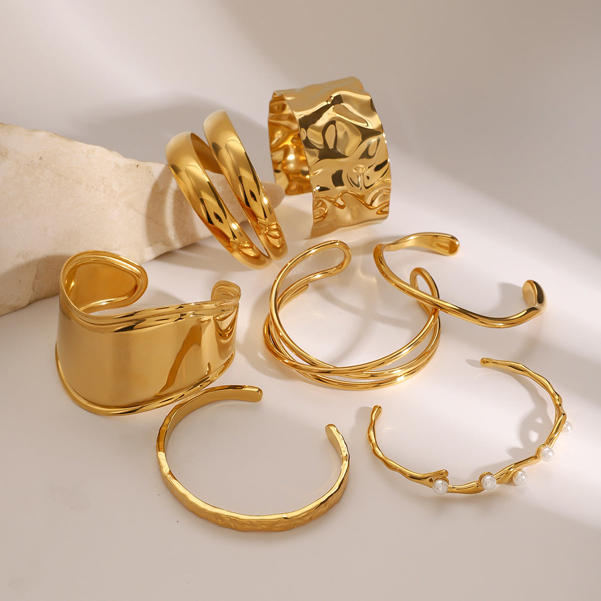Pulsera geométrica de acero de titanio moderna para mujer con chapado en oro de 18 quilates, brazalete de acero inoxidable hipoalergénico