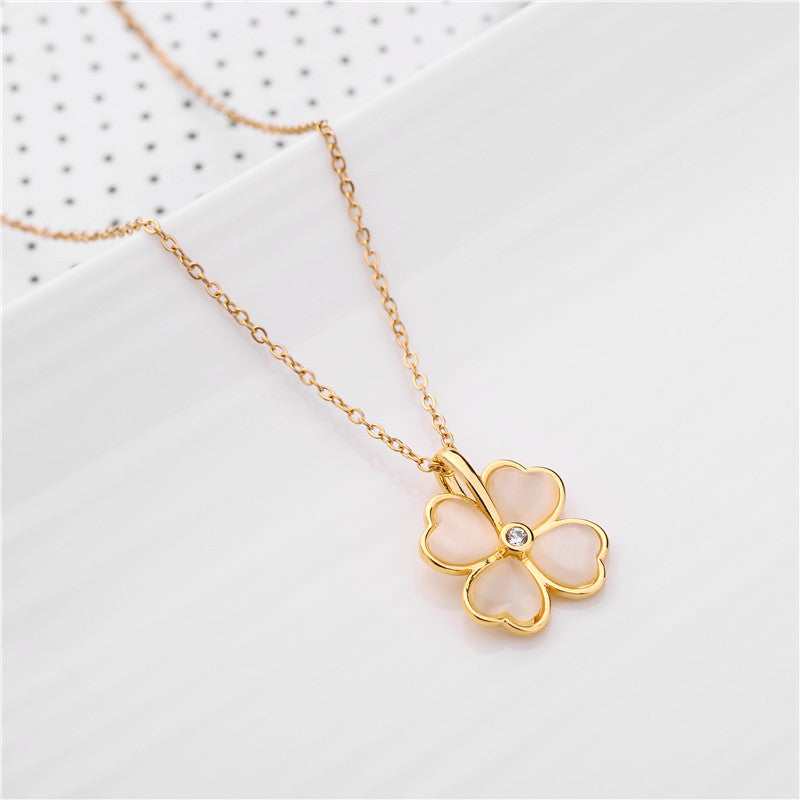 Collana da donna con ciondolo a quadrifoglio in stile naturale, placcata oro 18 carati, in acciaio al titanio
