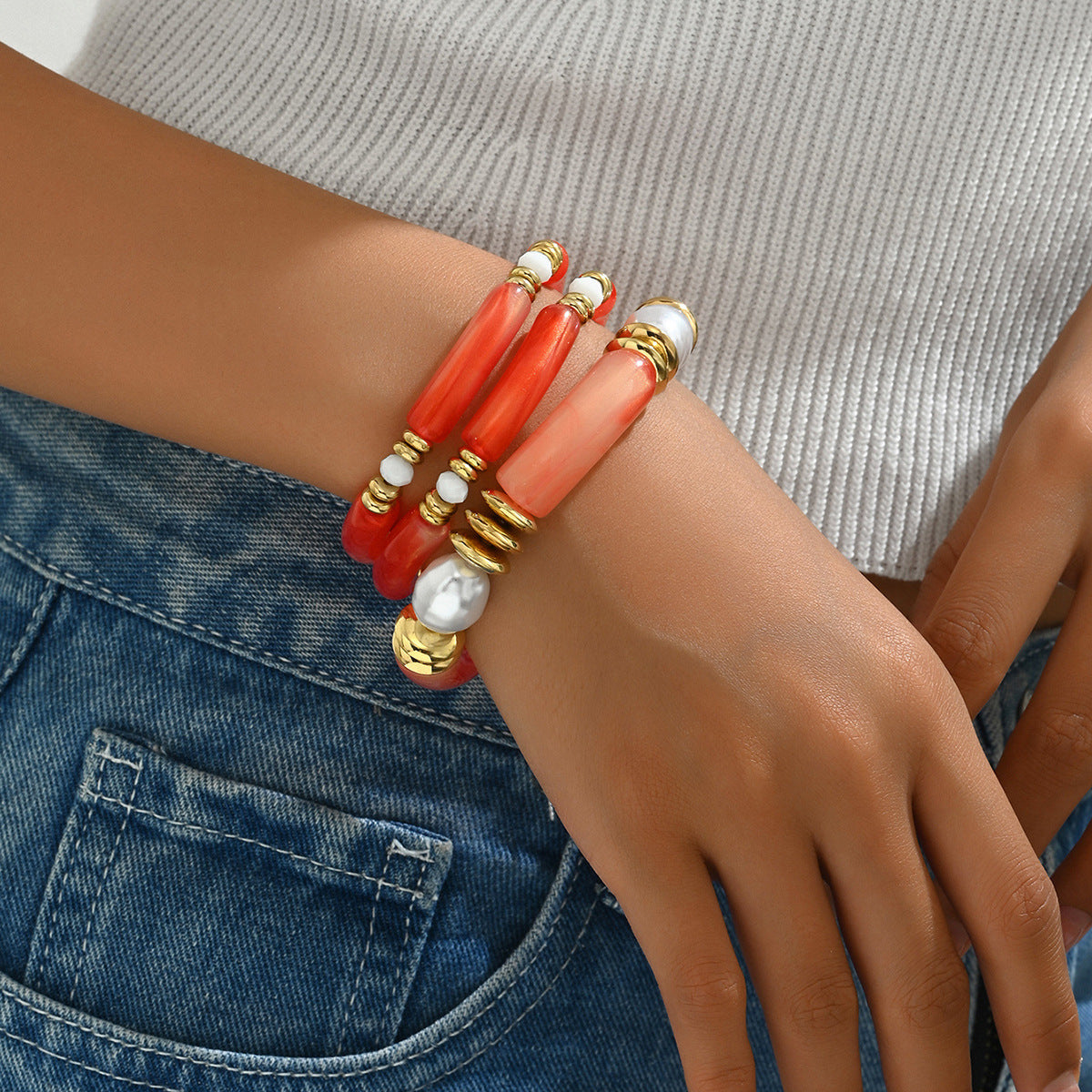 Bracciale minimalista in resina da donna con design a più strati di perline, ovali geometrici e accenti lineari