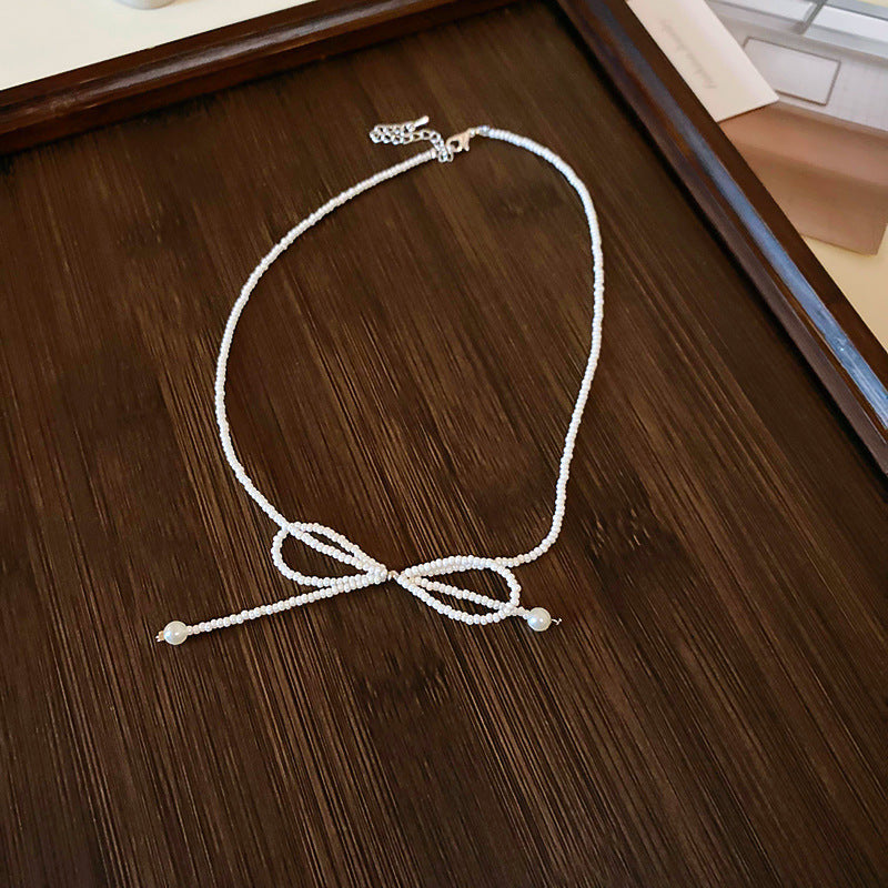 Collana Sweet Dopamine con perle barocche in lega di zinco con finitura placcata e ciondolo geometrico, delicata catena a clavicola da donna