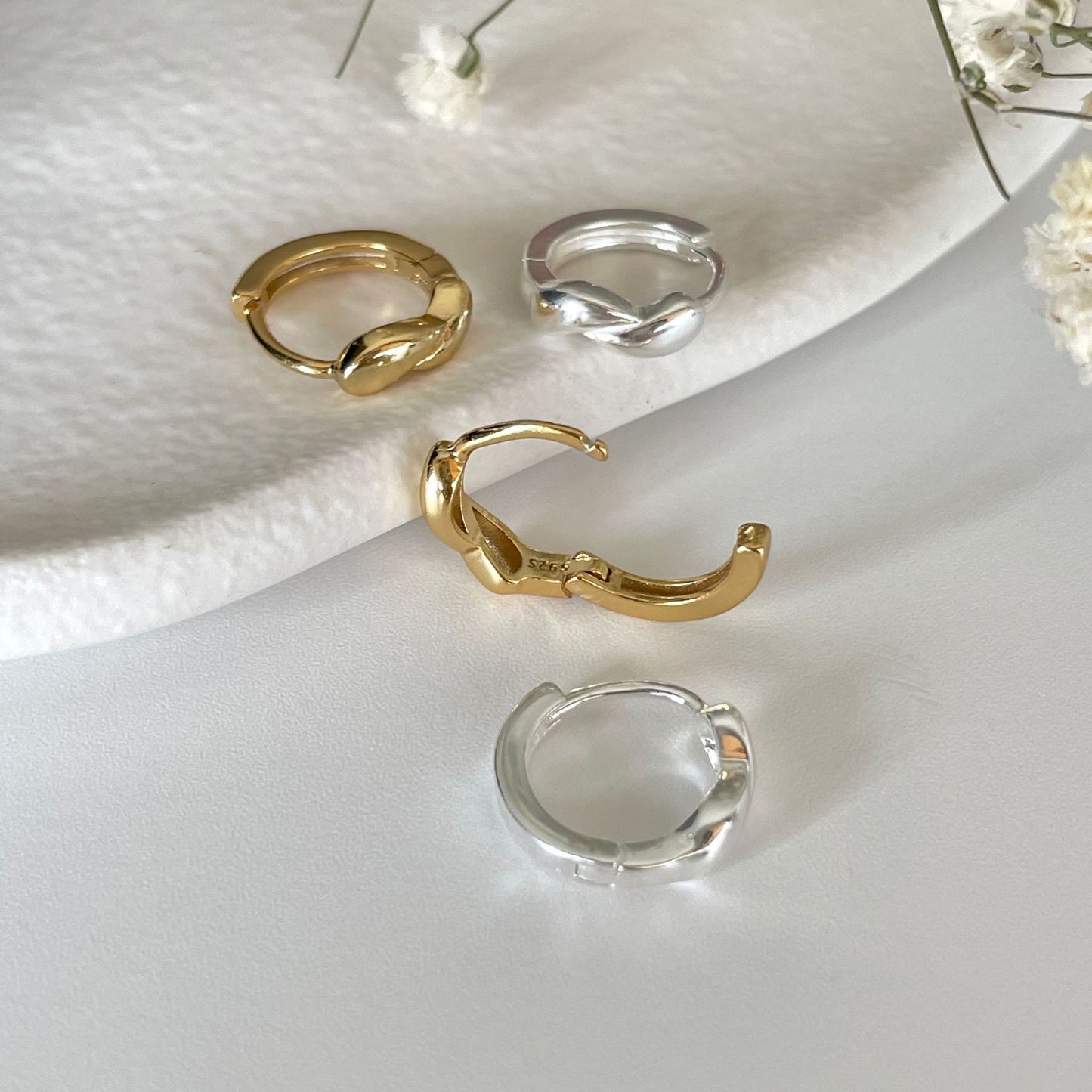 Orecchini a perno da donna minimalisti a goccia in argento sterling 925 con perle intarsiate a scacchi