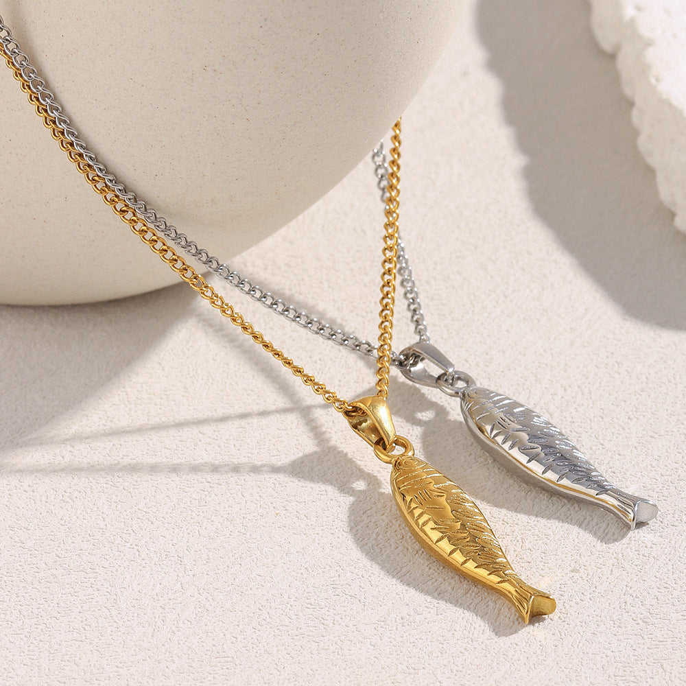 Collana con ciondolo a forma di salmone minimalista di tendenza per donna, in acciaio inossidabile con placcatura in oro 18 carati, design animale, per uso quotidiano
