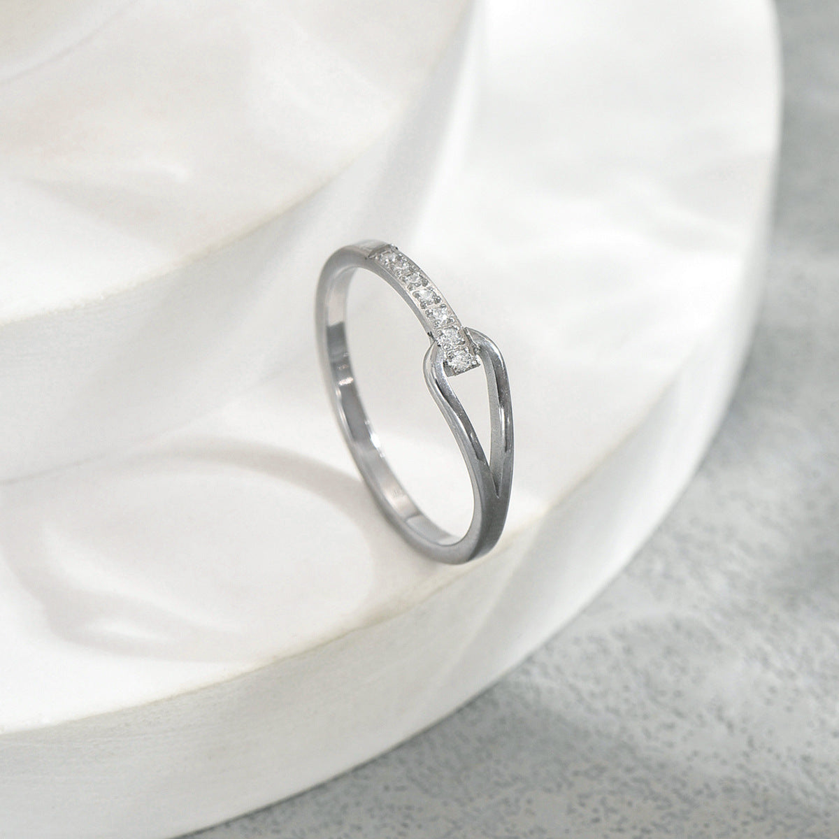 Minimalist Geometric Hollow-Out Copper Ring with Zircon Inlay for Women Fashionable Index Finger Ring